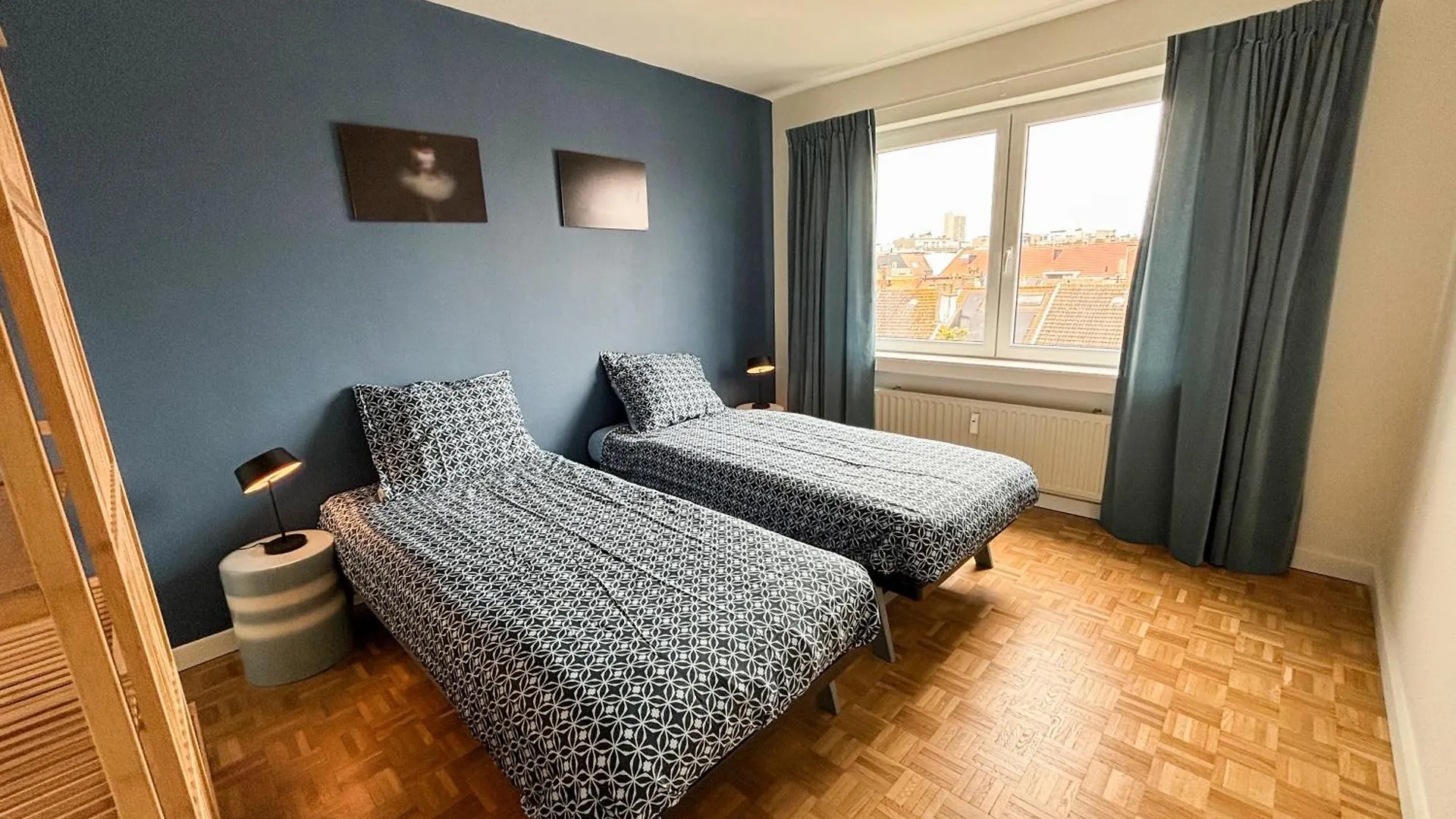 Large Sunny And Bright Apartment With Park View Oostende België