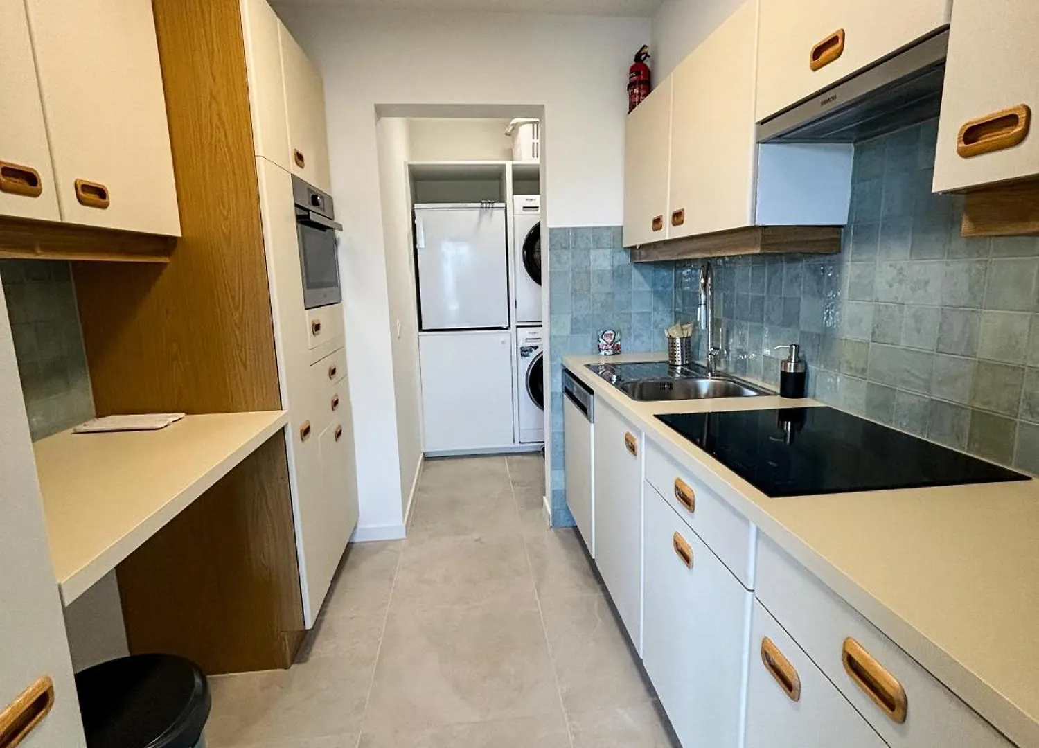 Large Sunny And Bright Apartment With Park View Ostend