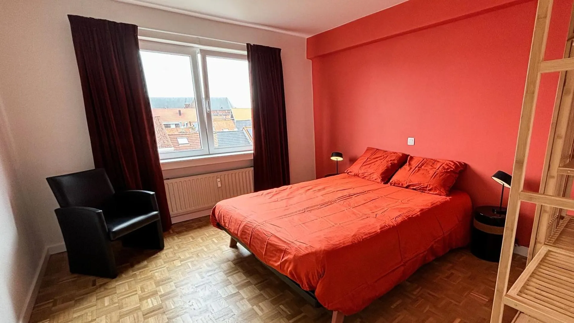 Large Sunny And Bright Apartment With Park View Ostend