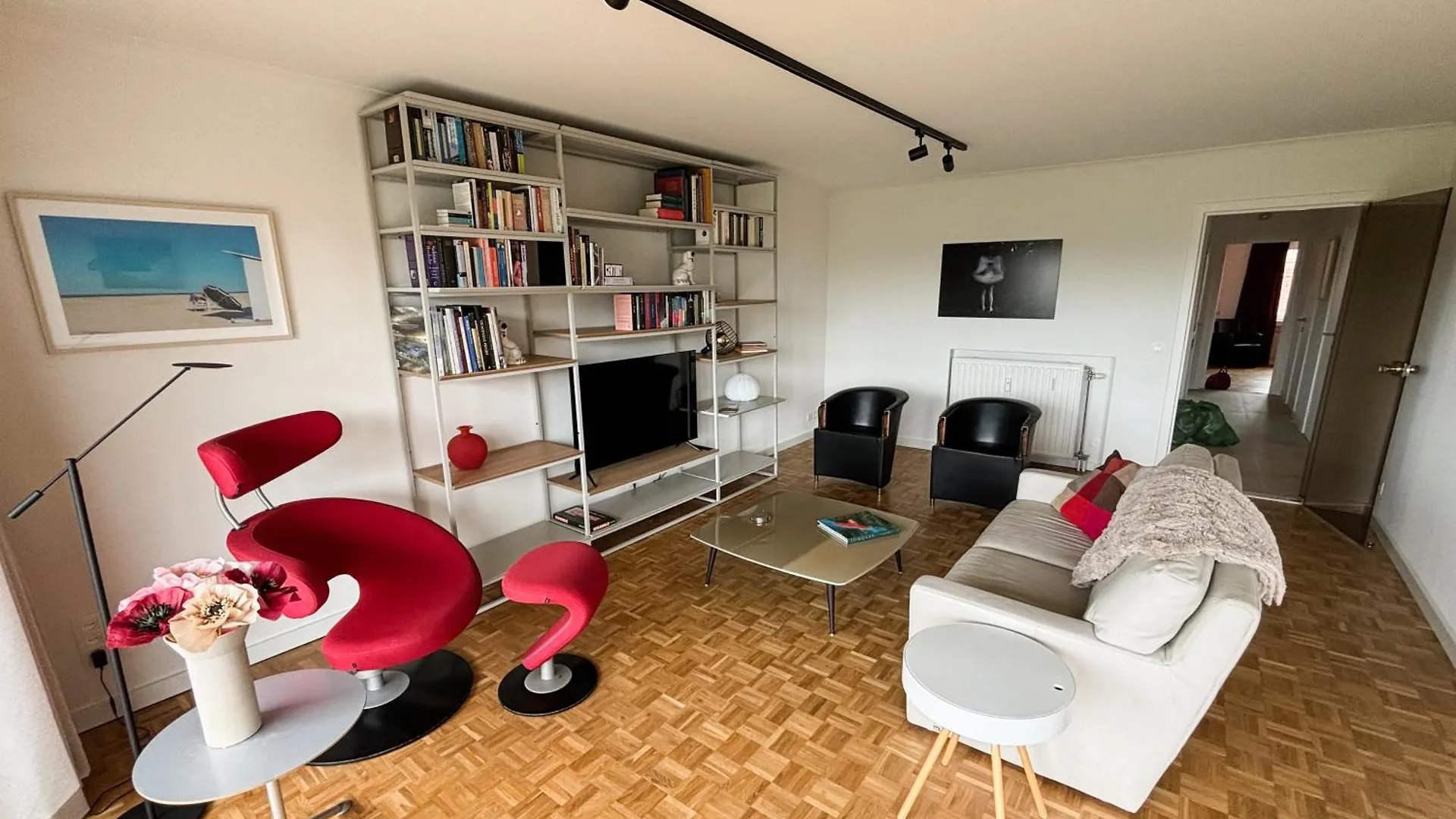 Large Sunny And Bright Apartment With Park View Ostend